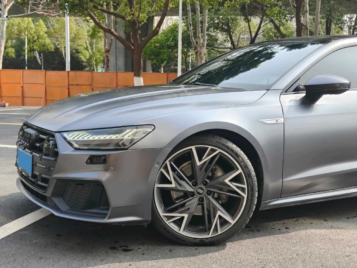 2024 Audi A7L 2.0T 245HP L4 7DCT,autocango,china used car exporter,china ev exporter,chinese used car exporter,chinese used ev exporter