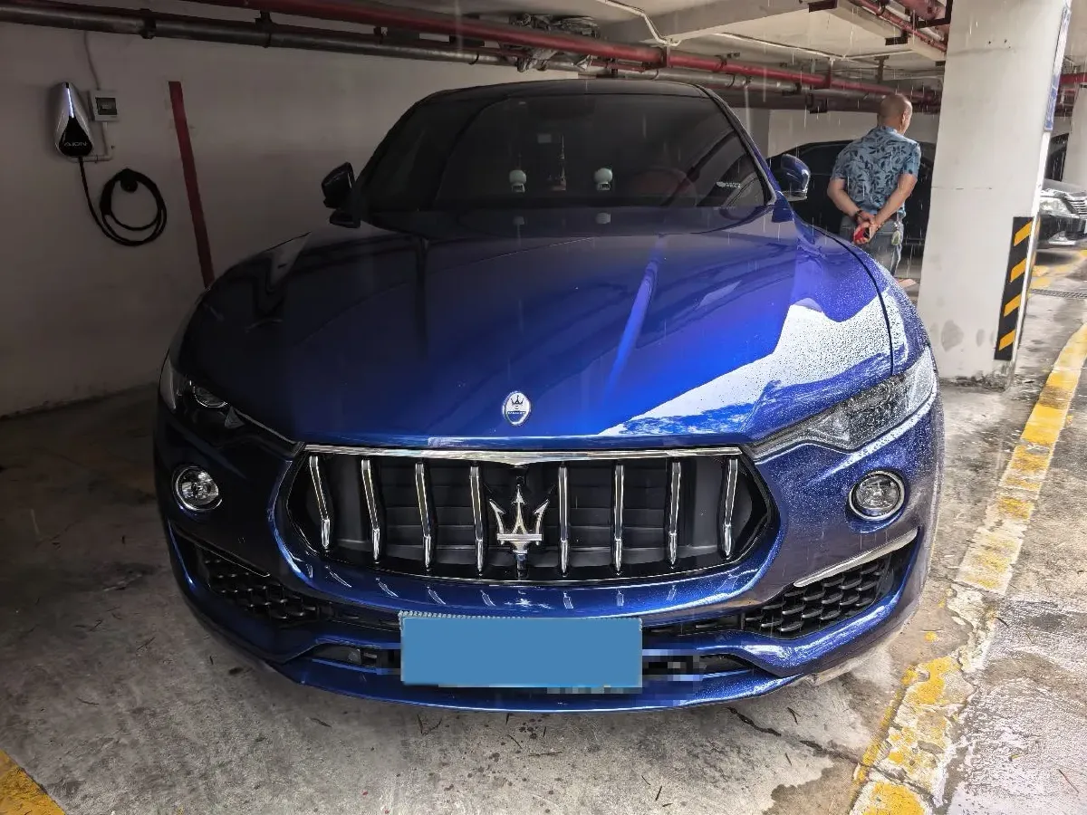 2022 Maserati Levante 2.0T 330HP L4 8AT,autocango,china used car exporter,china ev exporter,chinese used car exporter,chinese used ev exporter