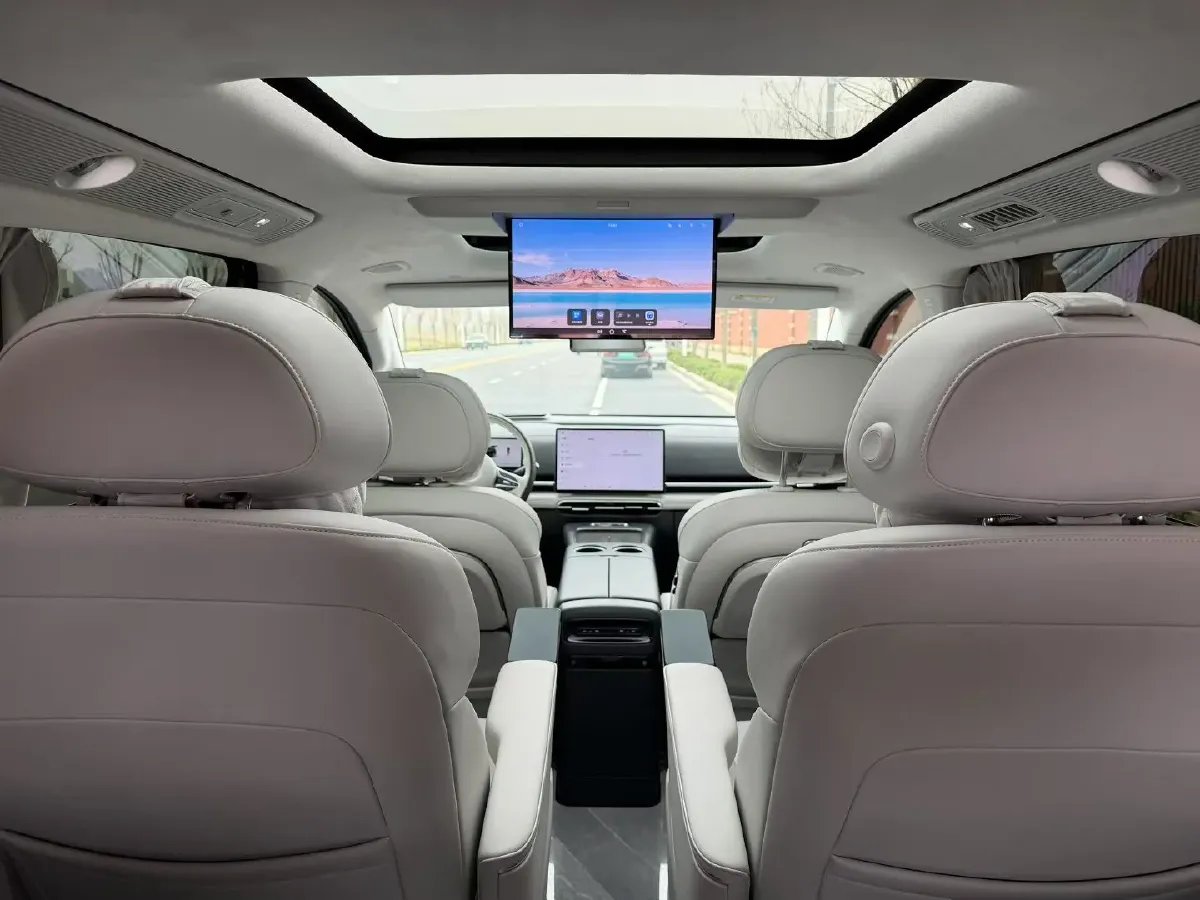 2025 Voyah Dream 1.5T 150HP L4 PHEV 41.7KWH,autocango,china used car exporter,china ev exporter,chinese used car exporter,chinese used ev exporter