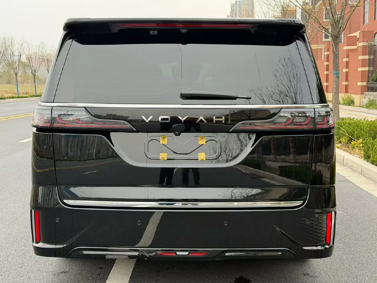 2025 Voyah Dream 1.5T 150HP L4 PHEV 41.7KWH,autocango,china used car exporter,china ev exporter,chinese used car exporter,chinese used ev exporter