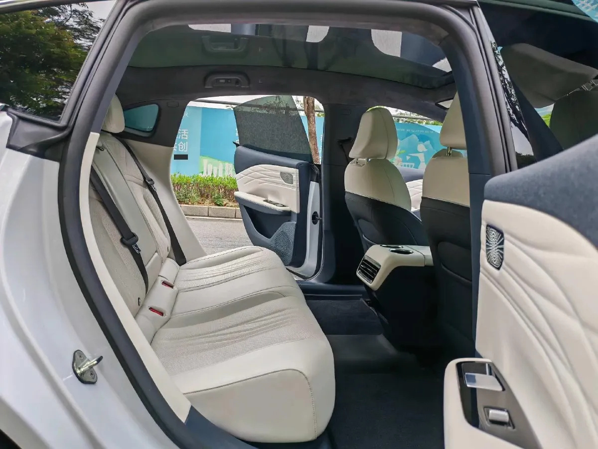 2024 Geely Galaxy E8 BEV 76KWH,autocango,china used car exporter,china ev exporter,chinese used car exporter,chinese used ev exporter