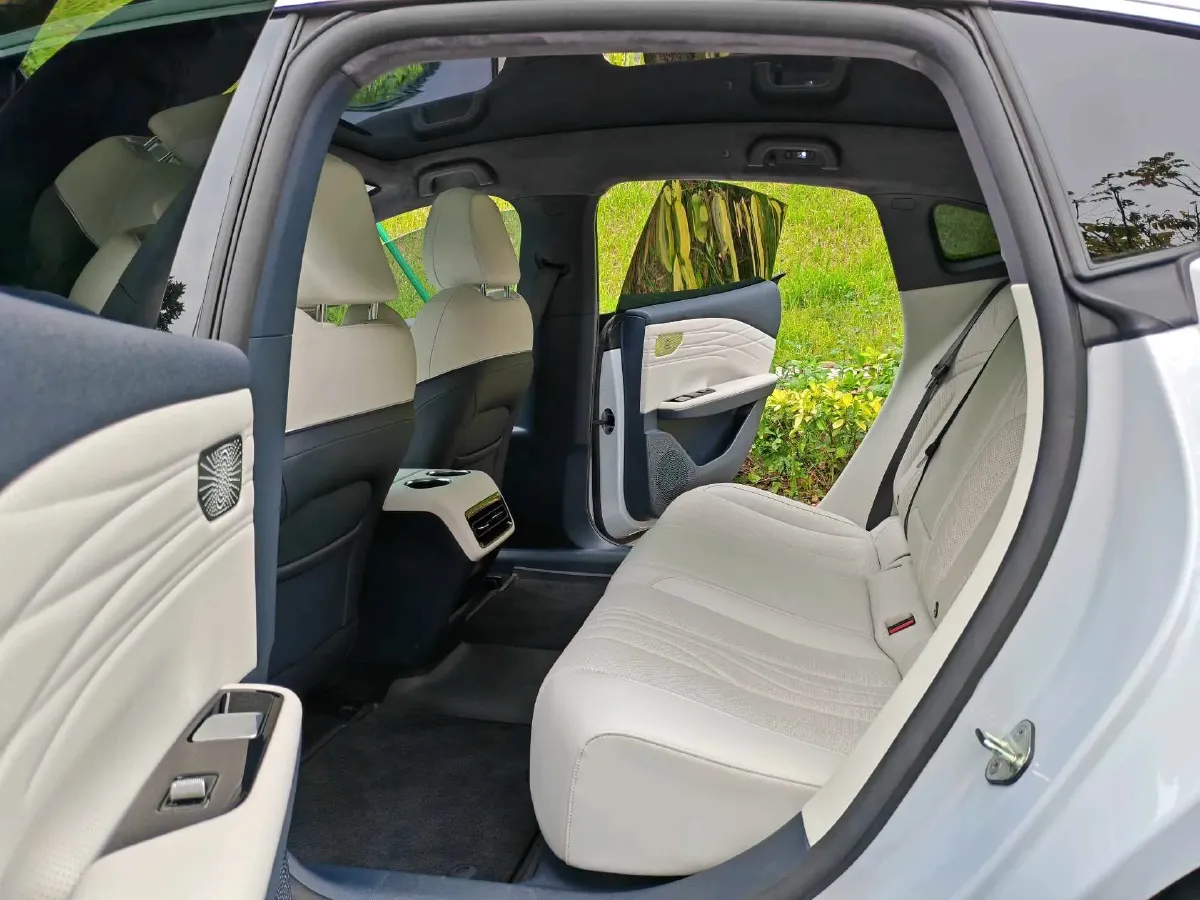 2024 Geely Galaxy E8 BEV 76KWH,autocango,china used car exporter,china ev exporter,chinese used car exporter,chinese used ev exporter