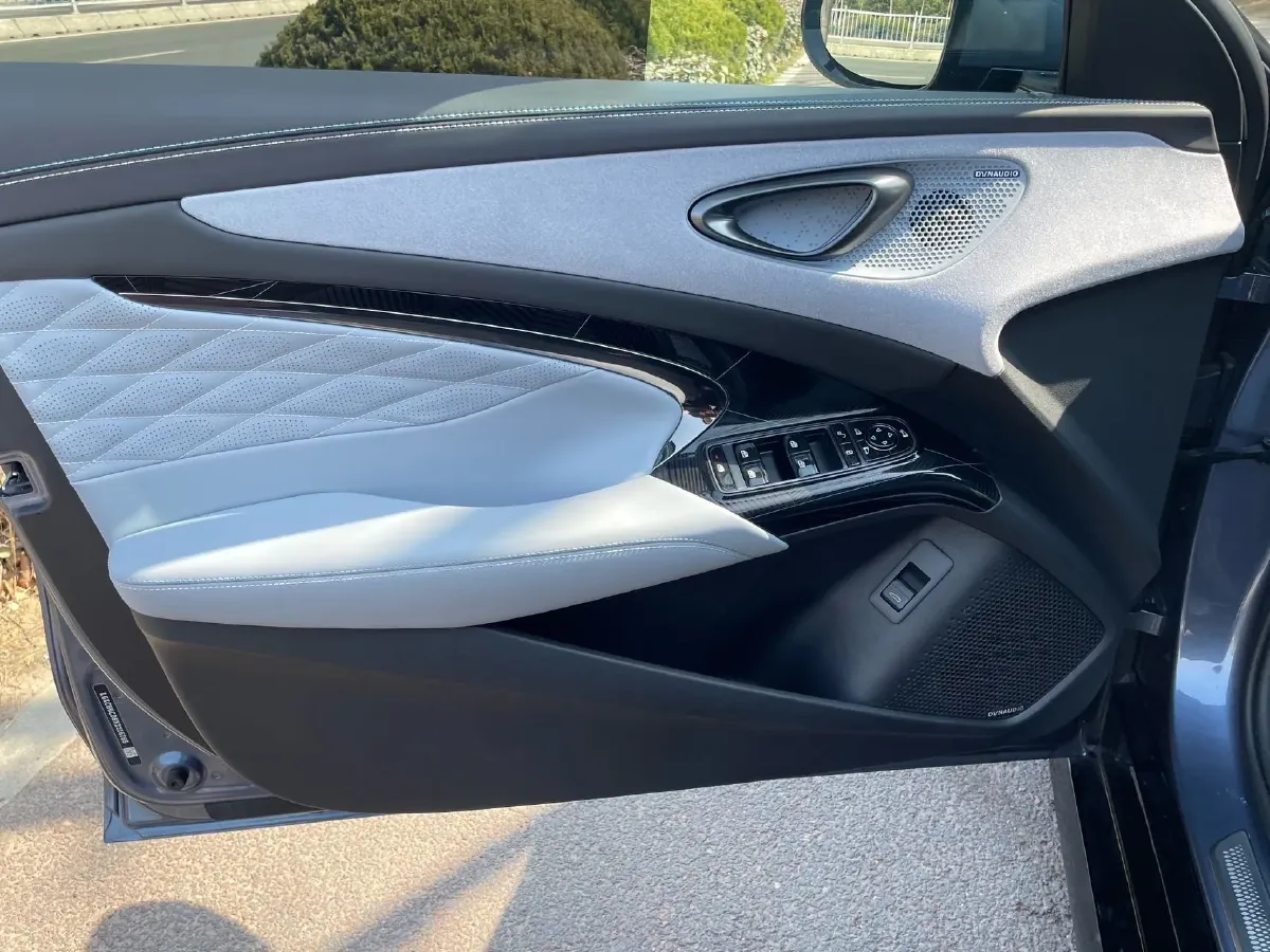 2022 AITO AITO M5 Range Extended 125HP REEV 40KWH,autocango,china used car exporter,china ev exporter,chinese used car exporter,chinese used ev exporter