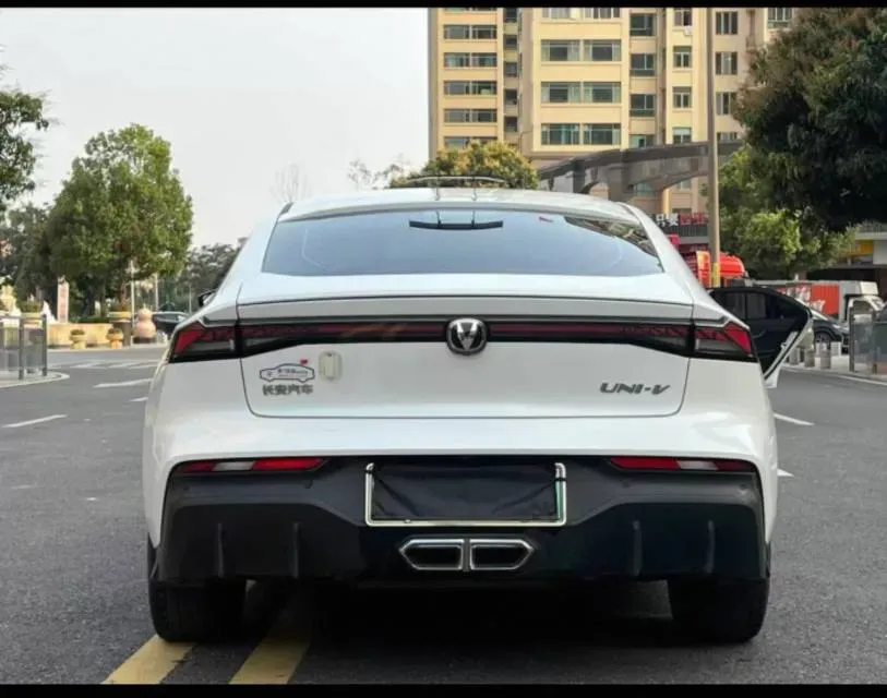 2023 ChangAn UNI-V iDD 1.5T 170HP L4 6TCT PHEV 18.4KWH,autocango,china used car exporter,china ev exporter,chinese used car exporter,chinese used ev exporter