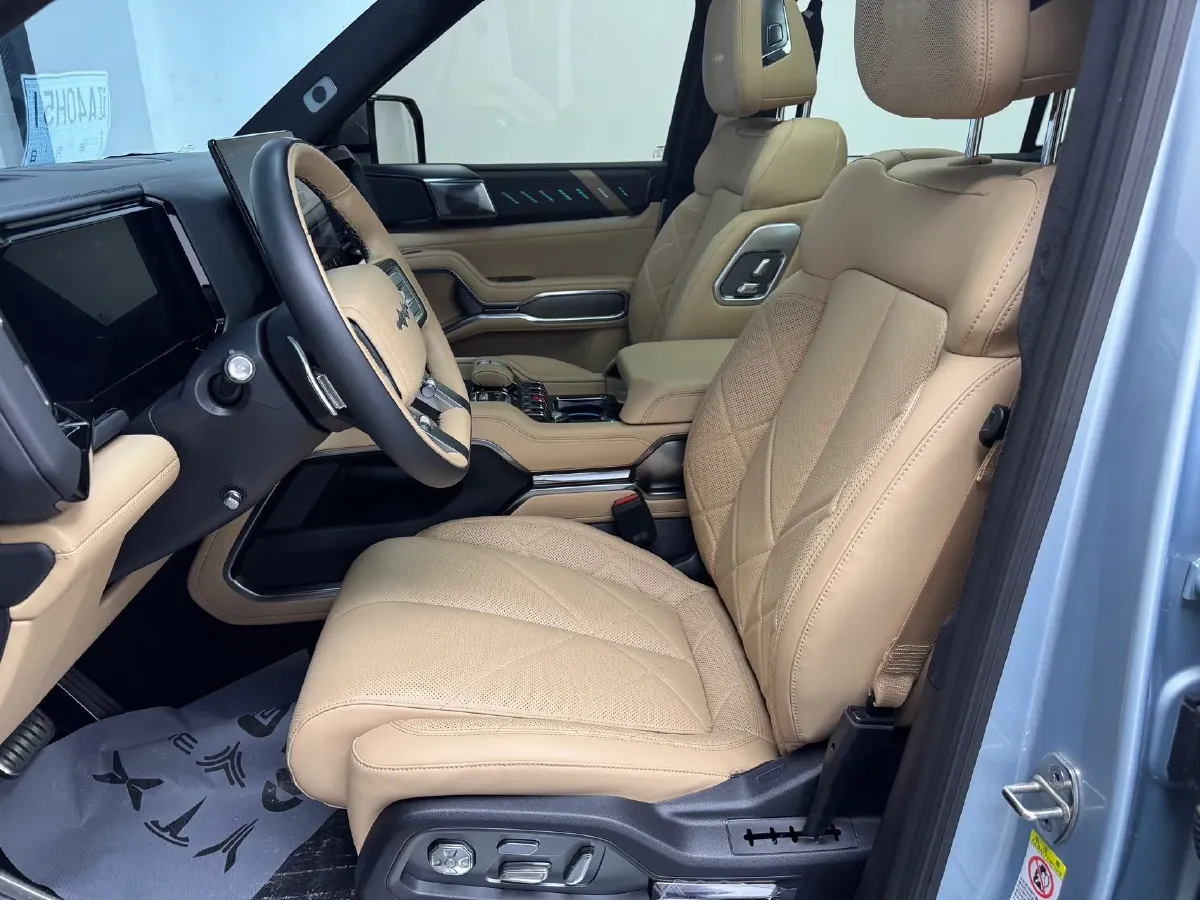 2025 FangChengBao Bao 8 2.0T 245HP L4 E-CVT PHEV 36.8KWH,autocango,china used car exporter,china ev exporter,chinese used car exporter,chinese used ev exporter