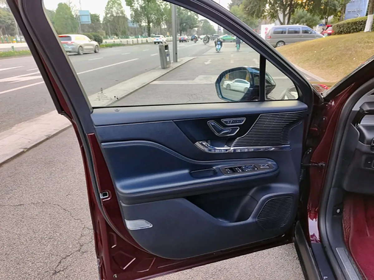 2021 Lincoln Corsair 2.0T 245HP L4 8AT,autocango,china used car exporter,china ev exporter,chinese used car exporter,chinese used ev exporter