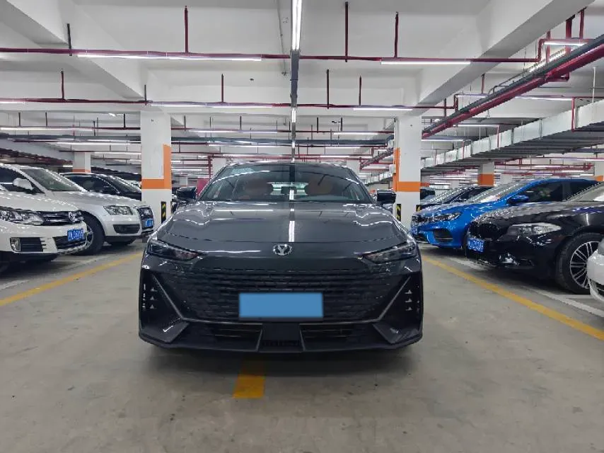 2022 ChangAn UNI-V 1.5T 188HP L4 7DCT,autocango,china used car exporter,china ev exporter,chinese used car exporter,chinese used ev exporter