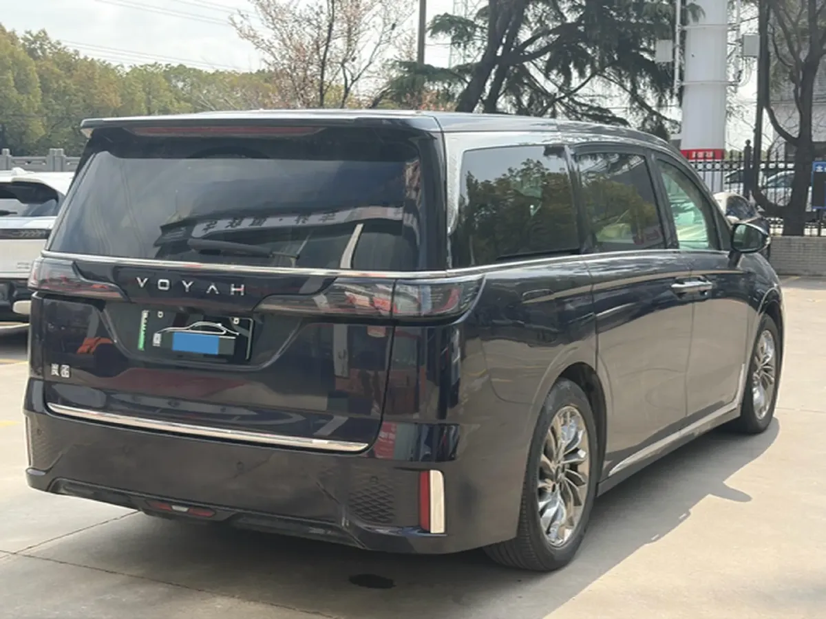 2022 Voyah Dream 1.5T 136HP L4 PHEV 25.57KWH,autocango,china used car exporter,china ev exporter,chinese used car exporter,chinese used ev exporter