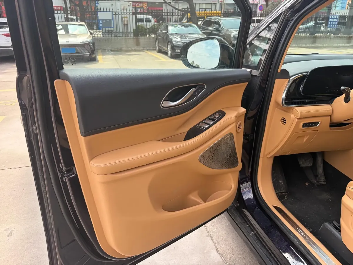 2022 Voyah Dream 1.5T 136HP L4 PHEV 25.57KWH,autocango,china used car exporter,china ev exporter,chinese used car exporter,chinese used ev exporter