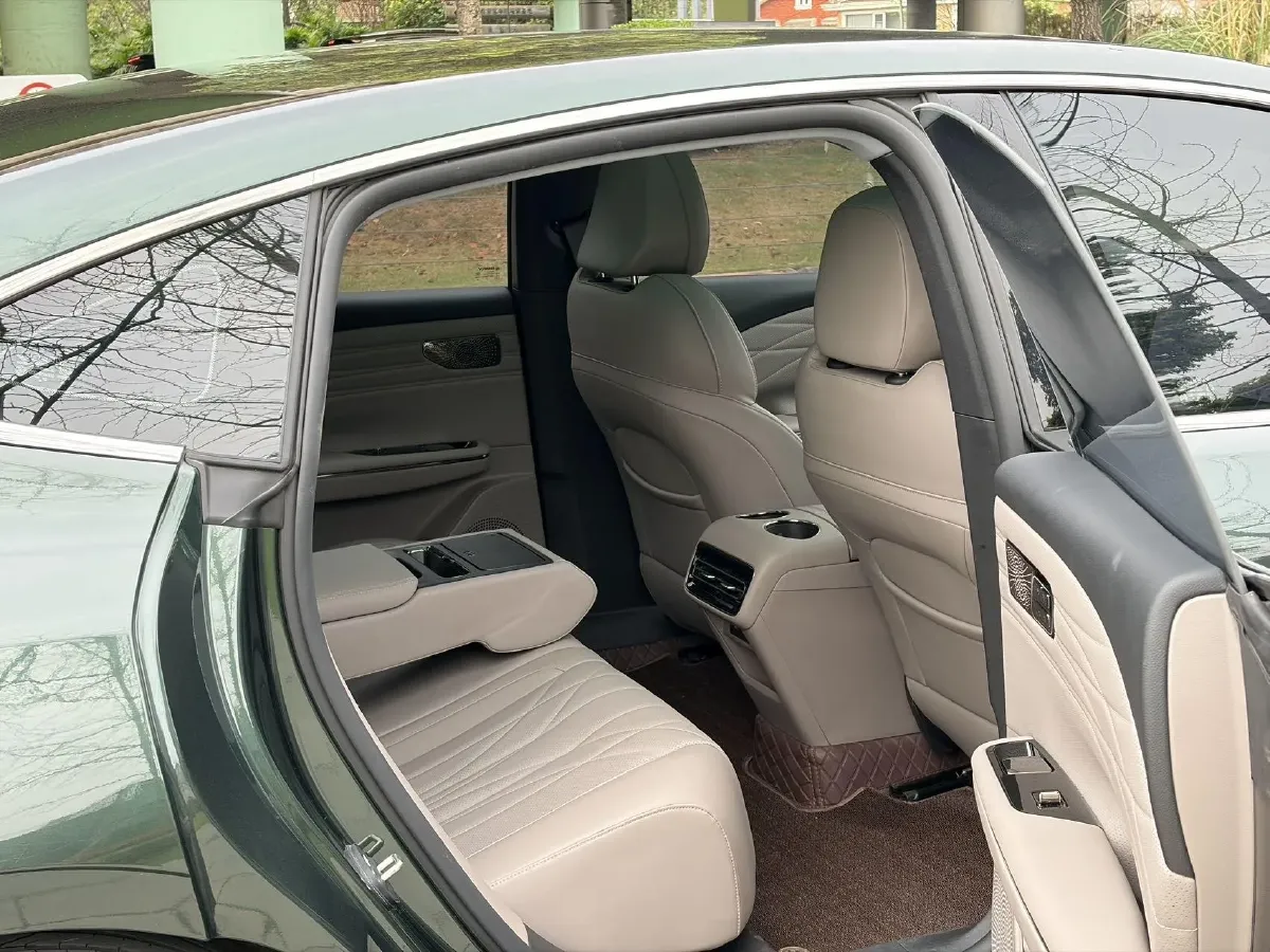 2025 Geely Galaxy Starshine 8 1.5L 112HP L4 1DHT PHEV,autocango,china used car exporter,china ev exporter,chinese used car exporter,chinese used ev exporter