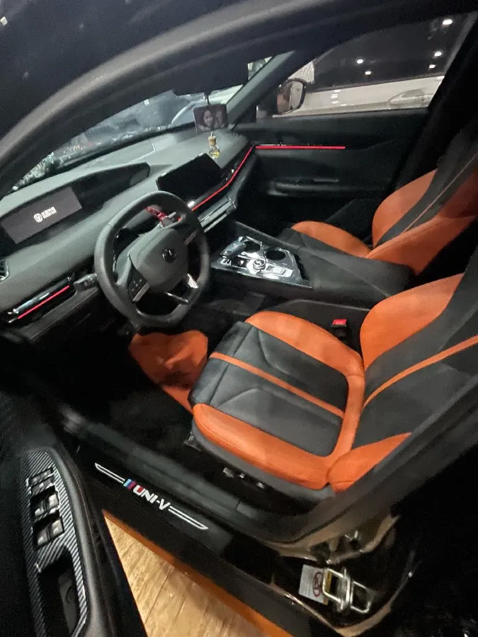 2024 ChangAn UNI-V 1.5T 188HP L4 7DCT,autocango,china used car exporter,china ev exporter,chinese used car exporter,chinese used ev exporter