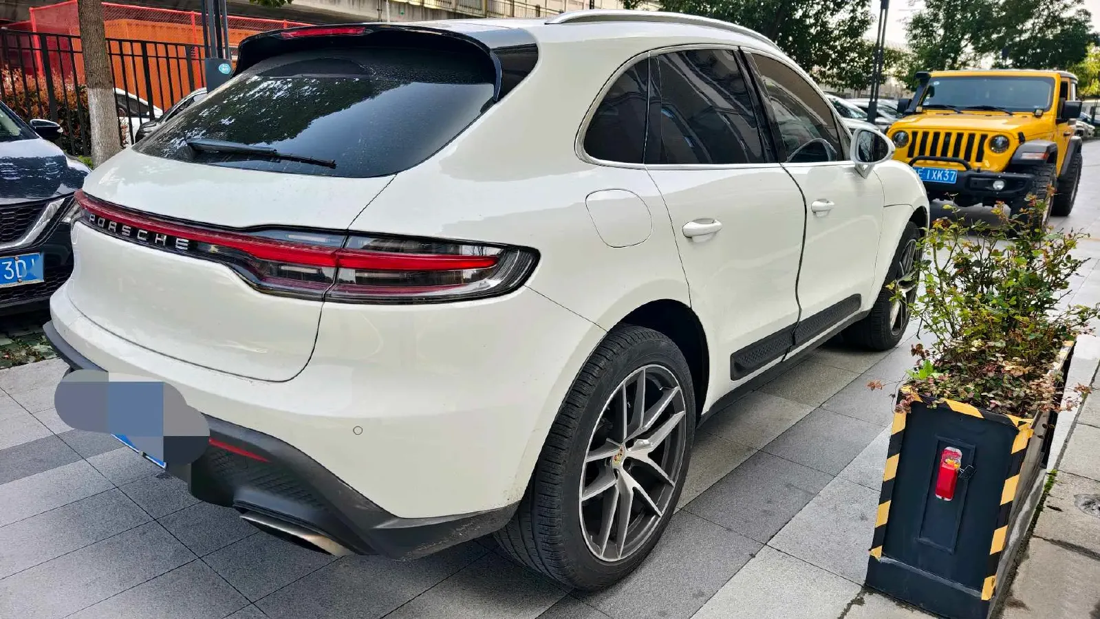 2023 Porsche Macan 2.0T 265HP L4 7DCT,autocango,china used car exporter,china ev exporter,chinese used car exporter,chinese used ev exporter