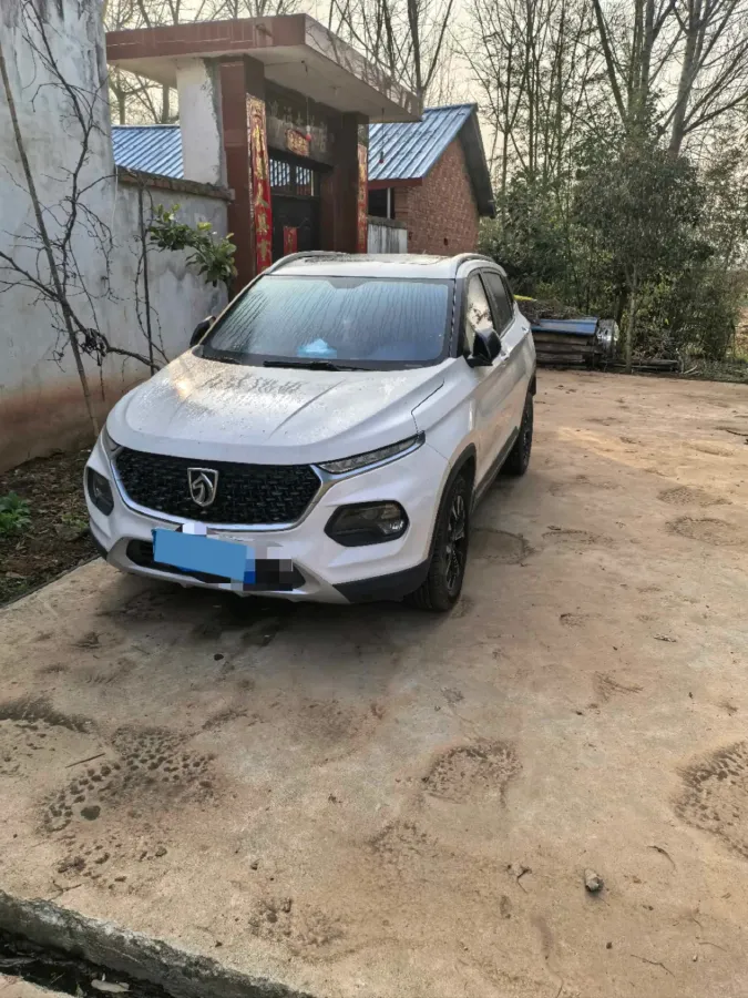 2019 BaoJun 730 1.5L 105HP L4 6MT,autocango,china used car exporter,china ev exporter,chinese used car exporter,chinese used ev exporter