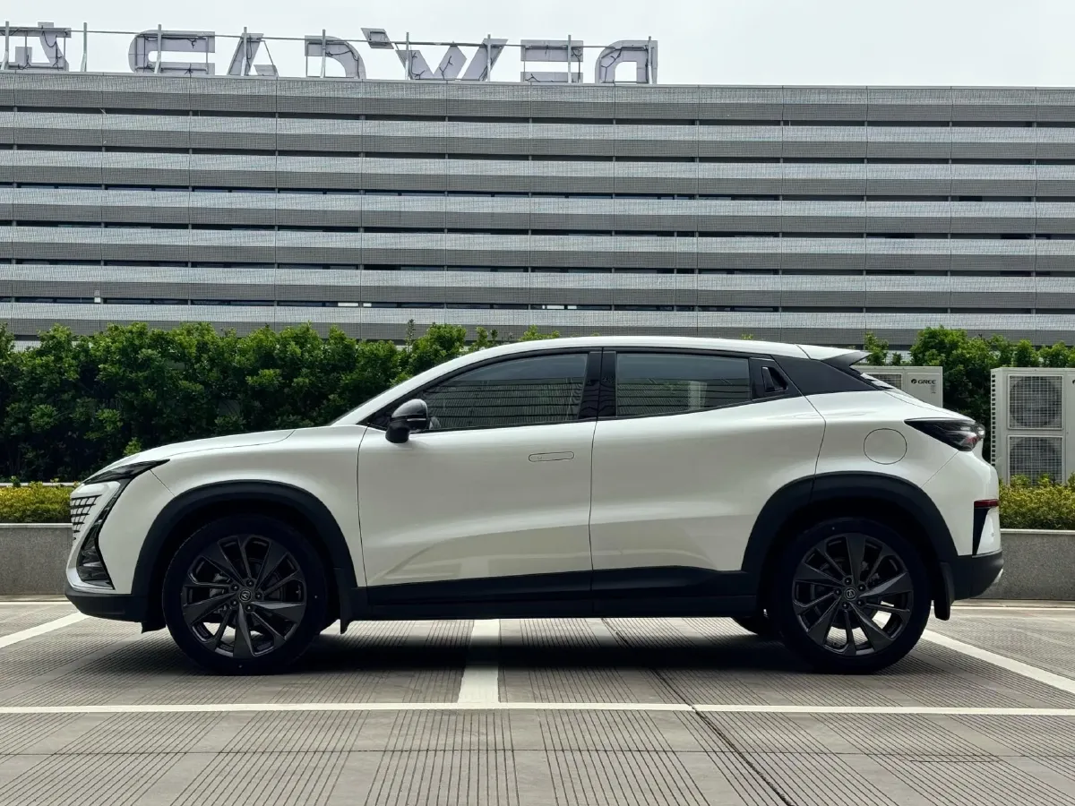 2020 ChangAn UNI-T 1.5T 180HP L4 7DCT,autocango,china used car exporter,china ev exporter,chinese used car exporter,chinese used ev exporter