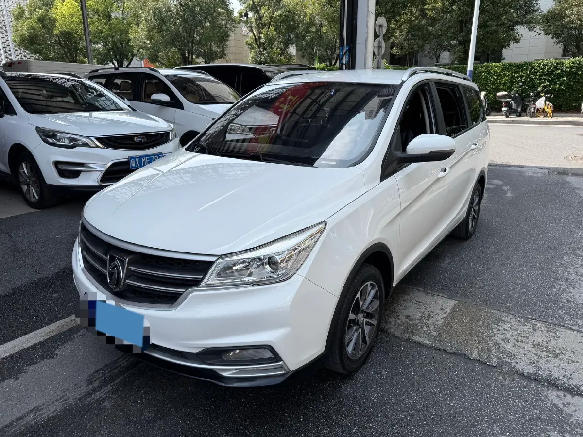 2019 BaoJun 730 1.5T 147HP L4 6MT,autocango,china used car exporter,china ev exporter,chinese used car exporter,chinese used ev exporter