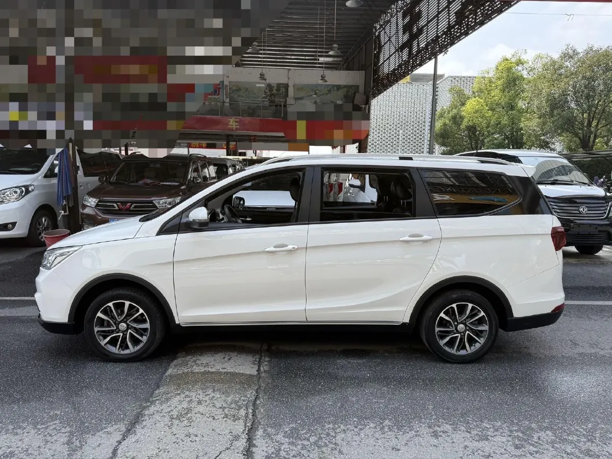 2019 BaoJun 730 1.5T 147HP L4 6MT,autocango,china used car exporter,china ev exporter,chinese used car exporter,chinese used ev exporter