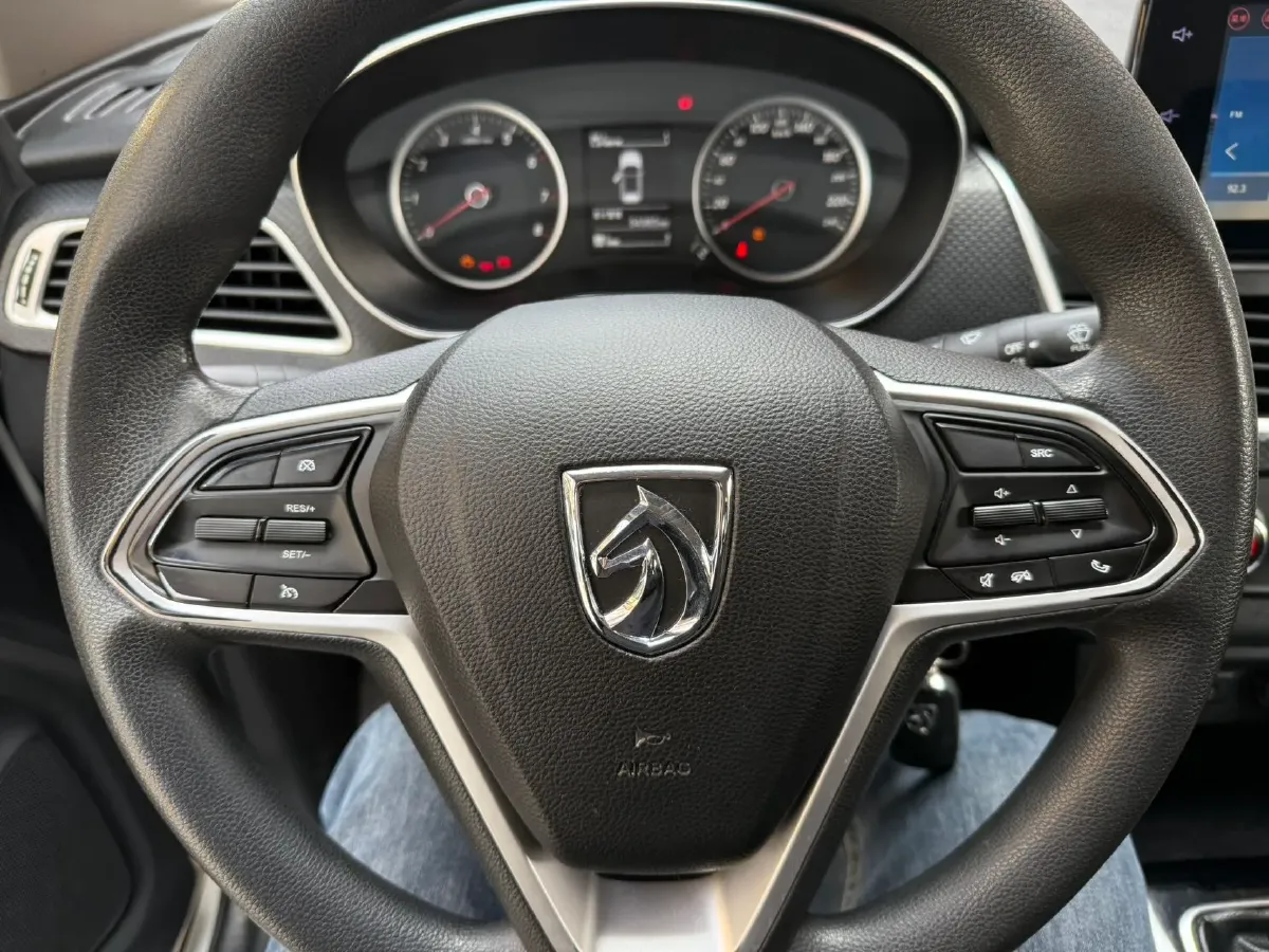 2019 BaoJun 730 1.5T 147HP L4 6MT,autocango,china used car exporter,china ev exporter,chinese used car exporter,chinese used ev exporter