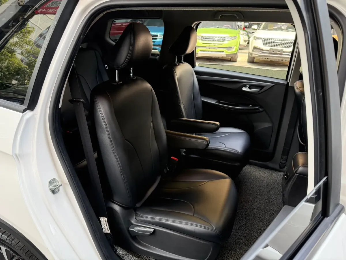 2019 BaoJun 730 1.5T 147HP L4 6MT,autocango,china used car exporter,china ev exporter,chinese used car exporter,chinese used ev exporter