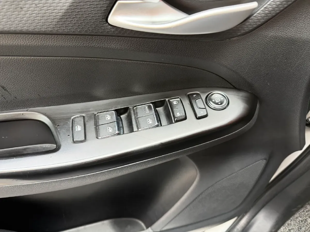 2019 BaoJun 730 1.5T 147HP L4 6MT,autocango,china used car exporter,china ev exporter,chinese used car exporter,chinese used ev exporter