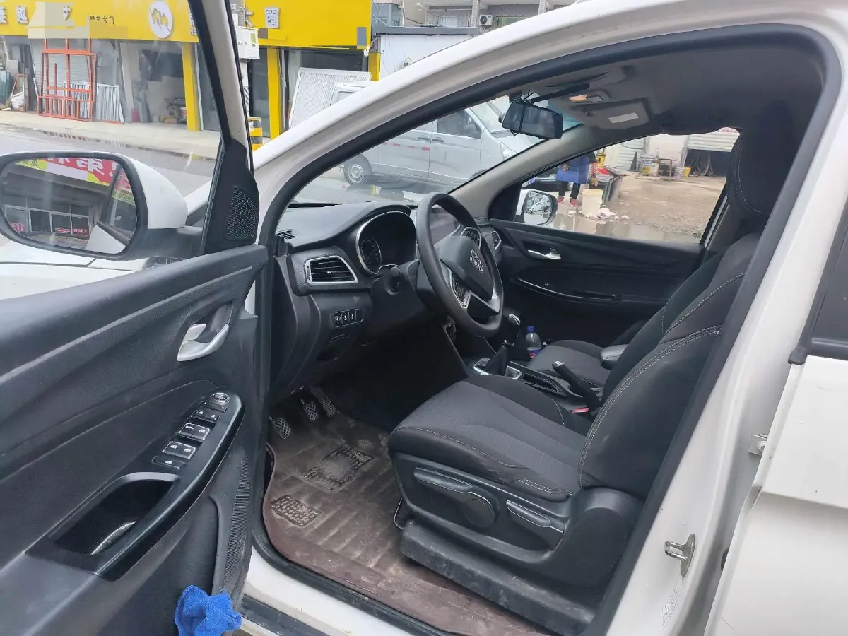 2019 BaoJun 730 1.5L 112HP L4 6MT,autocango,china used car exporter,china ev exporter,chinese used car exporter,chinese used ev exporter