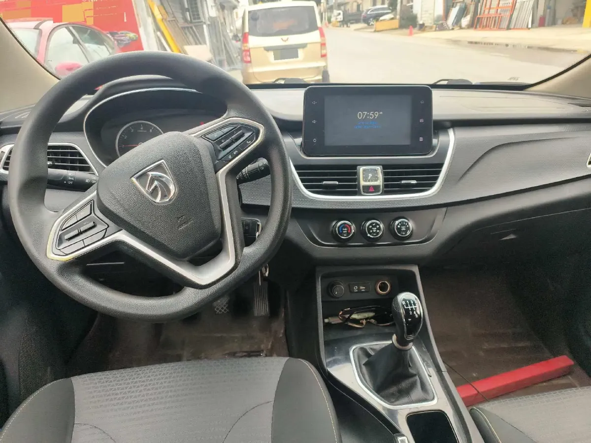 2019 BaoJun 730 1.5L 112HP L4 6MT,autocango,china used car exporter,china ev exporter,chinese used car exporter,chinese used ev exporter