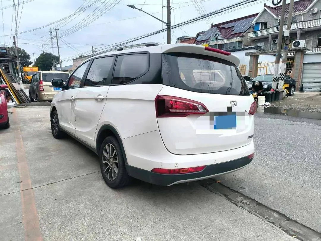 2019 BaoJun 730 1.5L 112HP L4 6MT,autocango,china used car exporter,china ev exporter,chinese used car exporter,chinese used ev exporter
