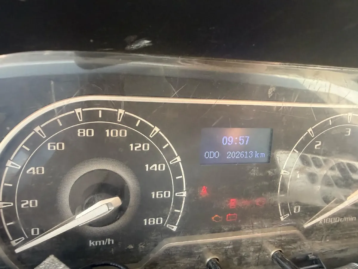 2020 MAXUS XinTu V80 2.5T 136HP L4 6MT,autocango,china used car exporter,china ev exporter,chinese used car exporter,chinese used ev exporter