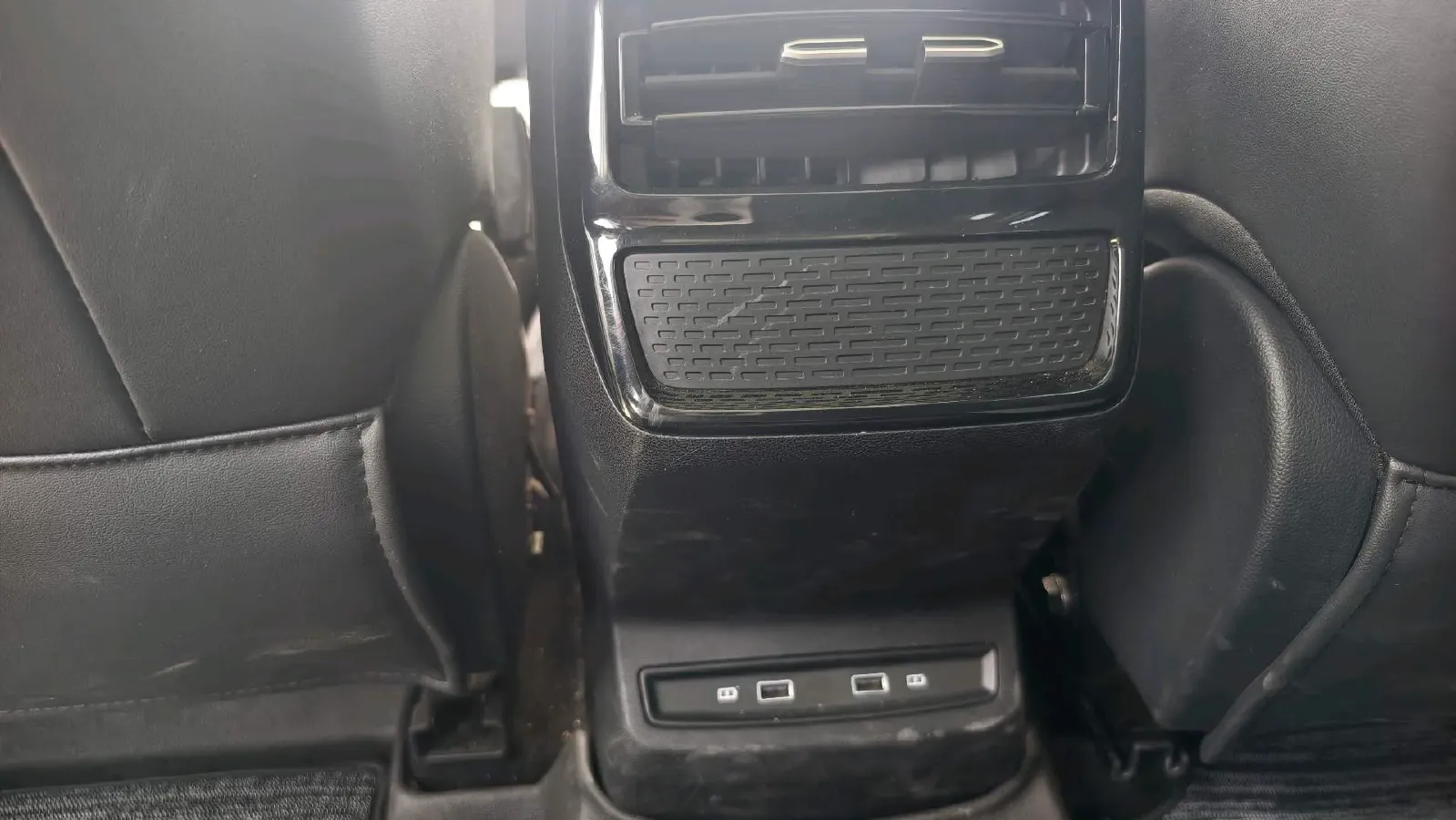 2022 Roewe RX5 MAX 1.5T 181HP L4 6AT,autocango,china used car exporter,china ev exporter,chinese used car exporter,chinese used ev exporter