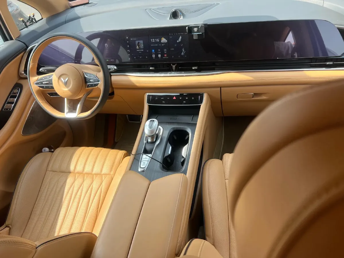 2022 Voyah Dream 1.5T 136HP L4 PHEV 25.57KWH,autocango,china used car exporter,china ev exporter,chinese used car exporter,chinese used ev exporter