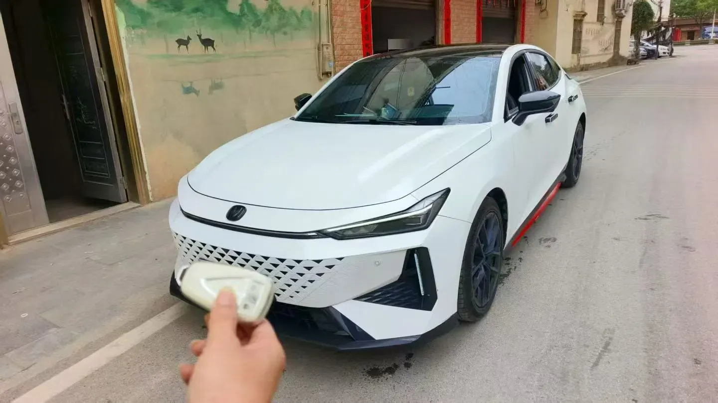 2024 ChangAn UNI-V 1.5T 188HP L4 7DCT,autocango,china used car exporter,china ev exporter,chinese used car exporter,chinese used ev exporter