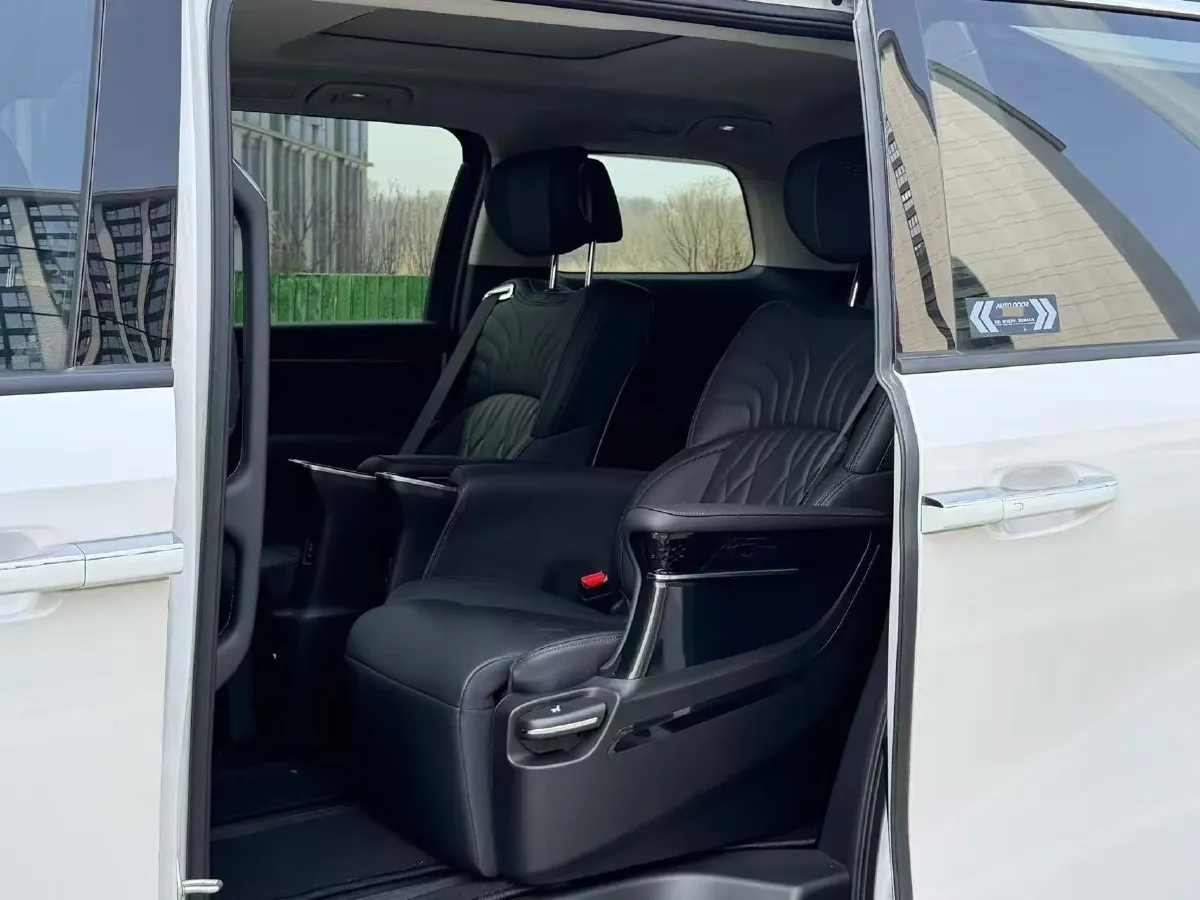 2024 GAC Trumpchi M8 2.0T 252HP L4 8AT,autocango,china used car exporter,china ev exporter,chinese used car exporter,chinese used ev exporter