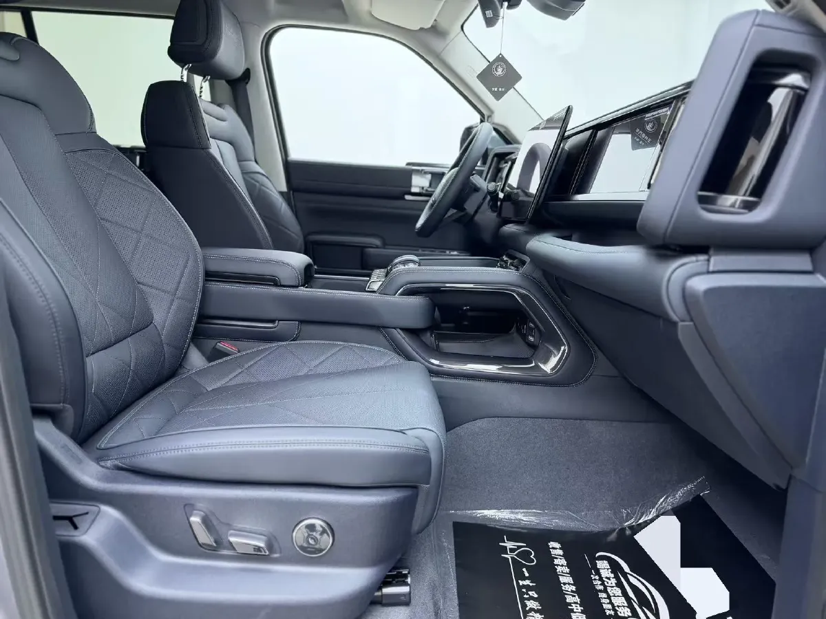 2025 FangChengBao Bao 5 1.5T 194HP L4 E-CVT PHEV 31.8KWH,autocango,china used car exporter,china ev exporter,chinese used car exporter,chinese used ev exporter