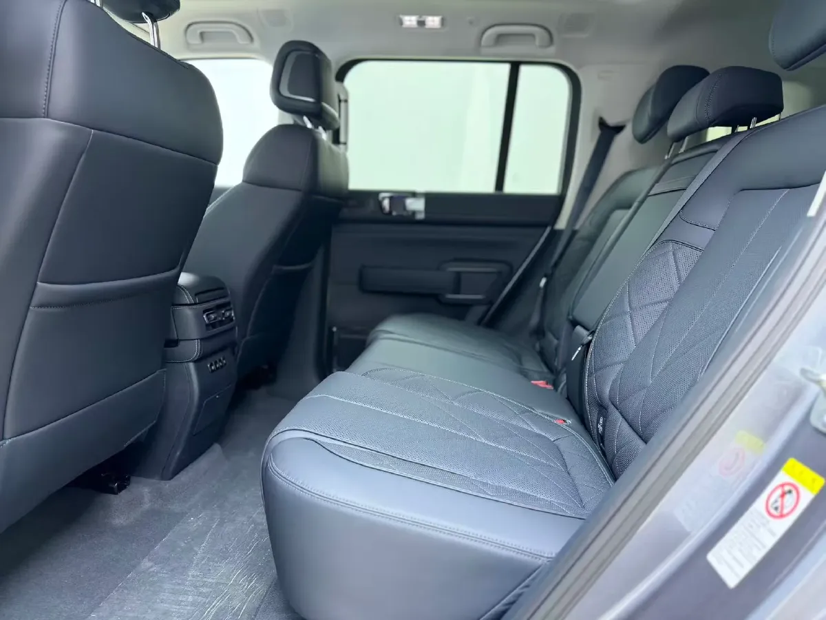 2025 FangChengBao Bao 5 1.5T 194HP L4 E-CVT PHEV 31.8KWH,autocango,china used car exporter,china ev exporter,chinese used car exporter,chinese used ev exporter