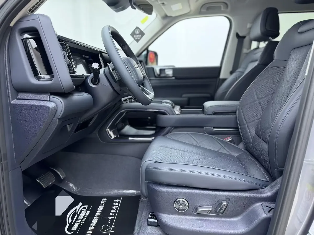 2025 FangChengBao Bao 5 1.5T 194HP L4 E-CVT PHEV 31.8KWH,autocango,china used car exporter,china ev exporter,chinese used car exporter,chinese used ev exporter