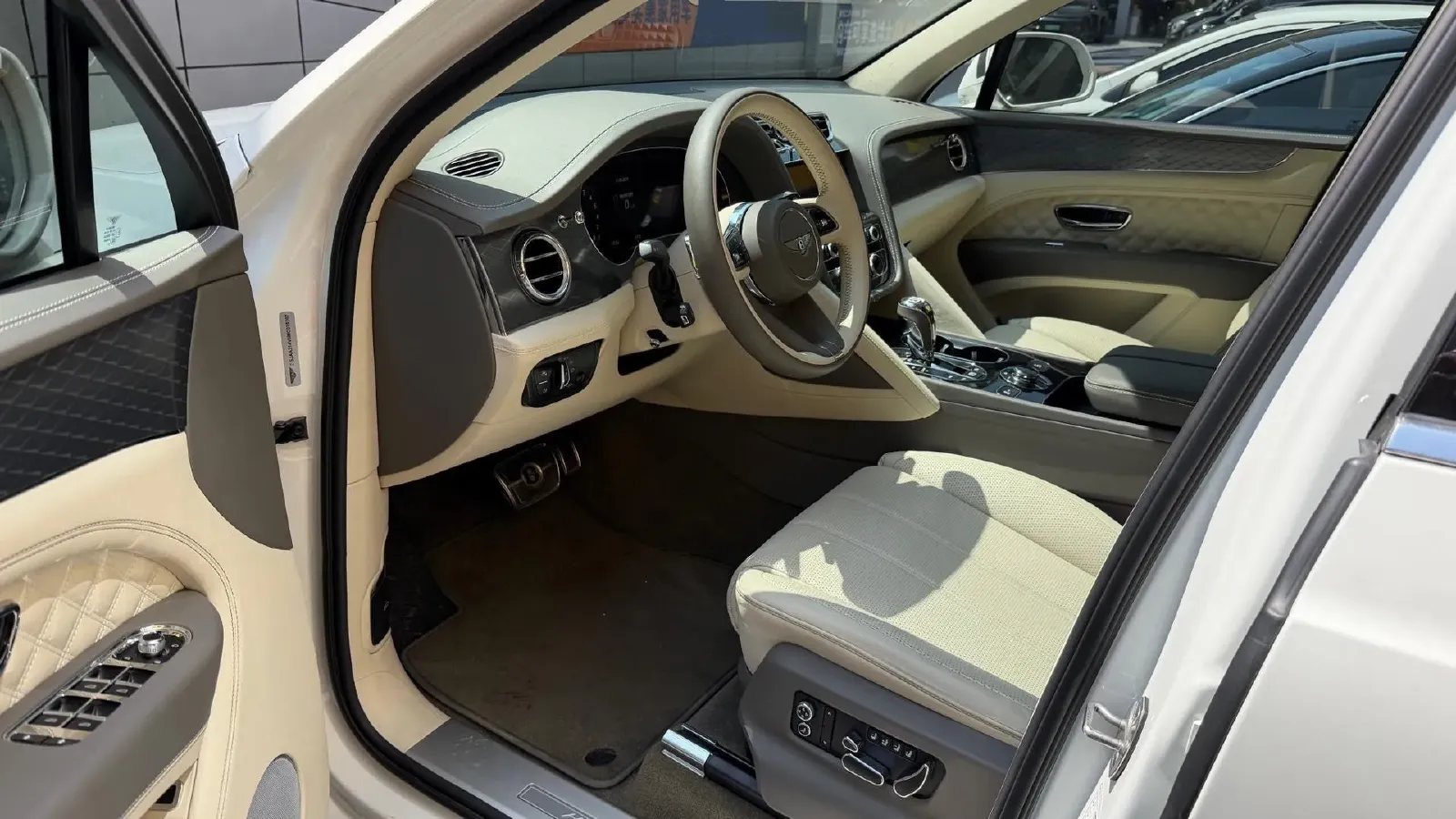 2021 Bentley Bentayga 3.0T 340HP V6 8AT PHEV 17.3KWH,autocango,china used car exporter,china ev exporter,chinese used car exporter,chinese used ev exporter