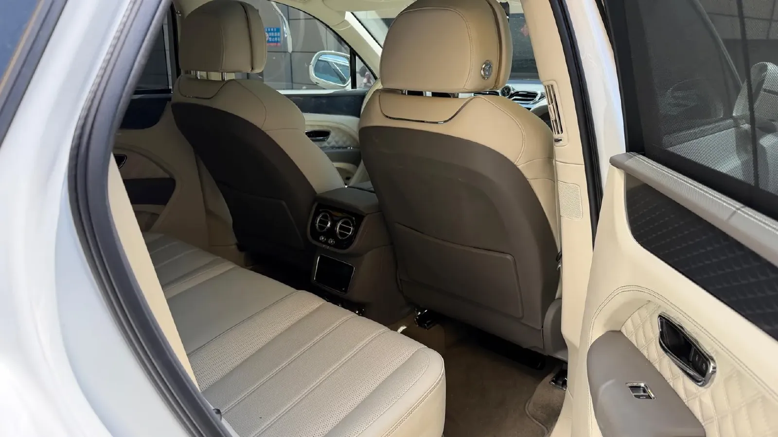 2021 Bentley Bentayga 3.0T 340HP V6 8AT PHEV 17.3KWH,autocango,china used car exporter,china ev exporter,chinese used car exporter,chinese used ev exporter