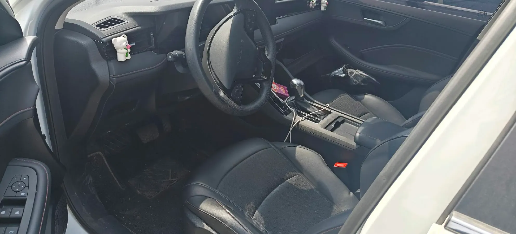 2023 Roewe i5 1.5L 129HP L4 CVT,autocango,china used car exporter,china ev exporter,chinese used car exporter,chinese used ev exporter