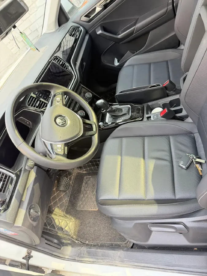 2021 Volkswagen T-Roc 1.4T 150HP L4 7DCT,autocango,china used car exporter,china ev exporter,chinese used car exporter,chinese used ev exporter