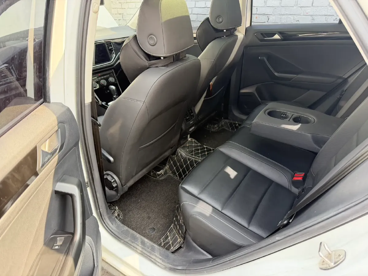 2021 Volkswagen T-Roc 1.4T 150HP L4 7DCT,autocango,china used car exporter,china ev exporter,chinese used car exporter,chinese used ev exporter