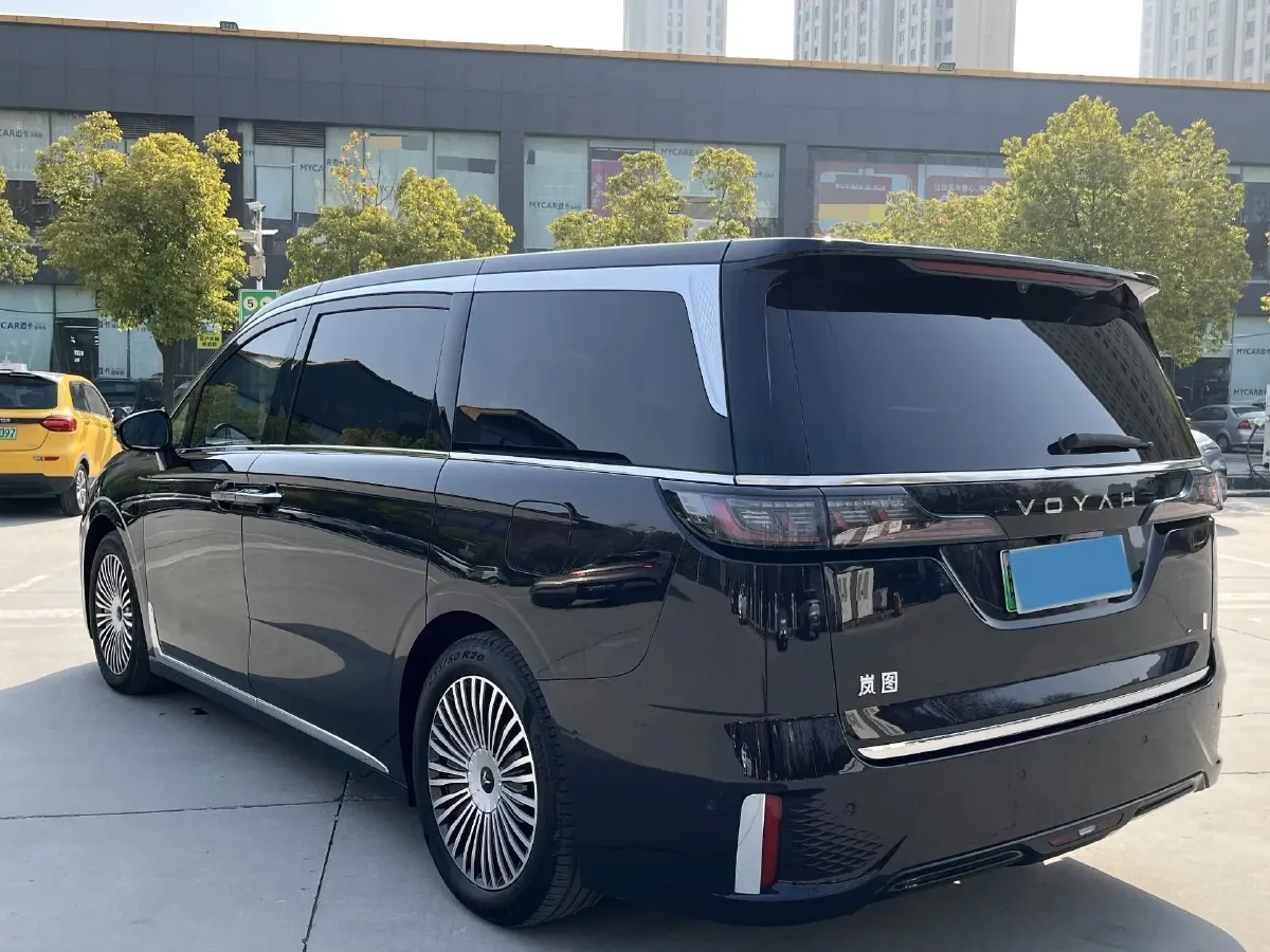 2025 Voyah Dream 1.5T 150HP L4 PHEV 41.7KWH,autocango,china used car exporter,china ev exporter,chinese used car exporter,chinese used ev exporter
