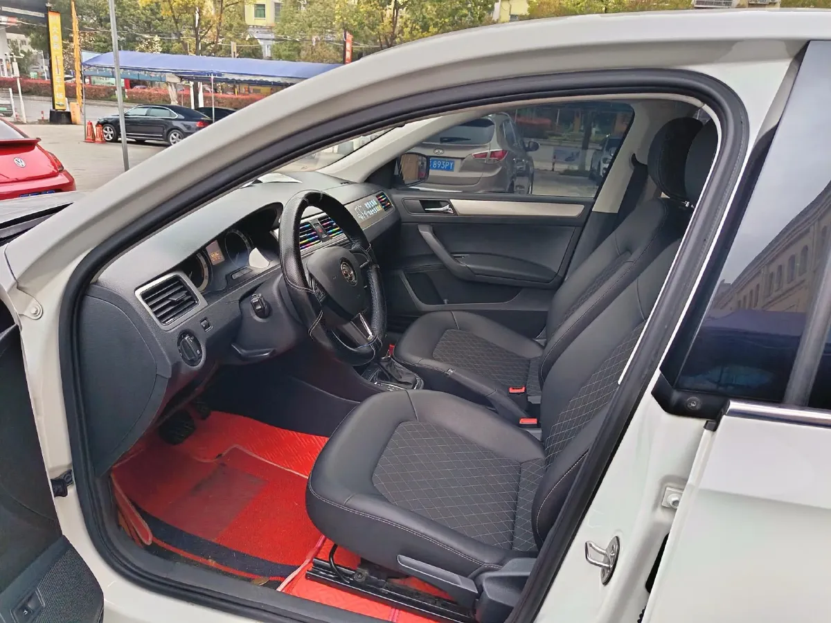 2019 SWM G01 1.5T 156HP L4 6AT,autocango,china used car exporter,china ev exporter,chinese used car exporter,chinese used ev exporter