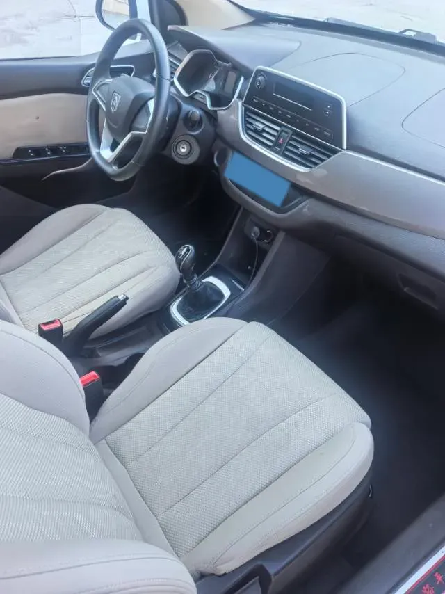 2017 BaoJun 310W 1.5L 112HP L4 6MT,autocango,china used car exporter,china ev exporter,chinese used car exporter,chinese used ev exporter