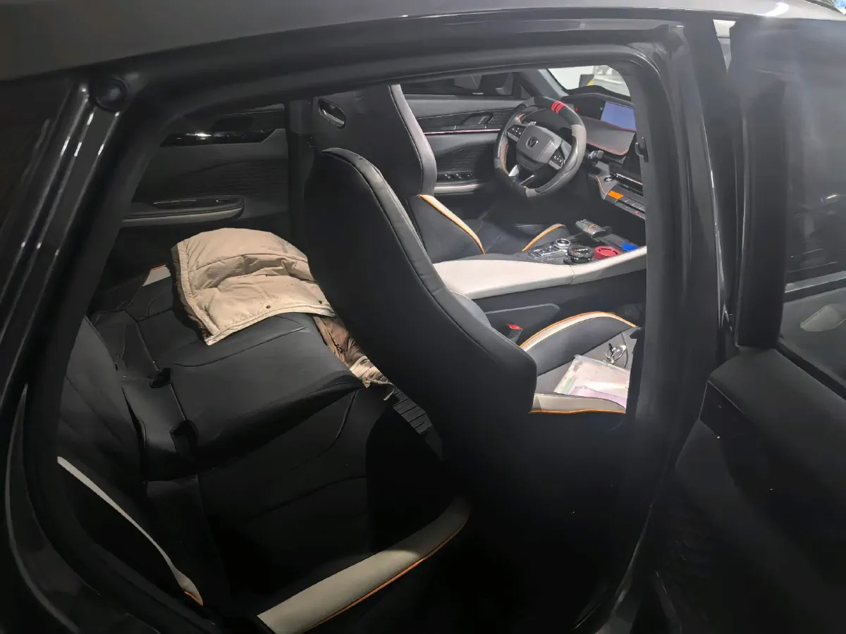 2023 ChangAn UNI-V 1.5T 188HP L4 7DCT,autocango,china used car exporter,china ev exporter,chinese used car exporter,chinese used ev exporter