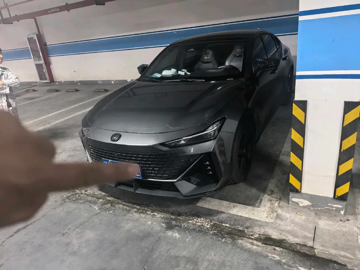 2023 ChangAn UNI-V 1.5T 188HP L4 7DCT,autocango,china used car exporter,china ev exporter,chinese used car exporter,chinese used ev exporter