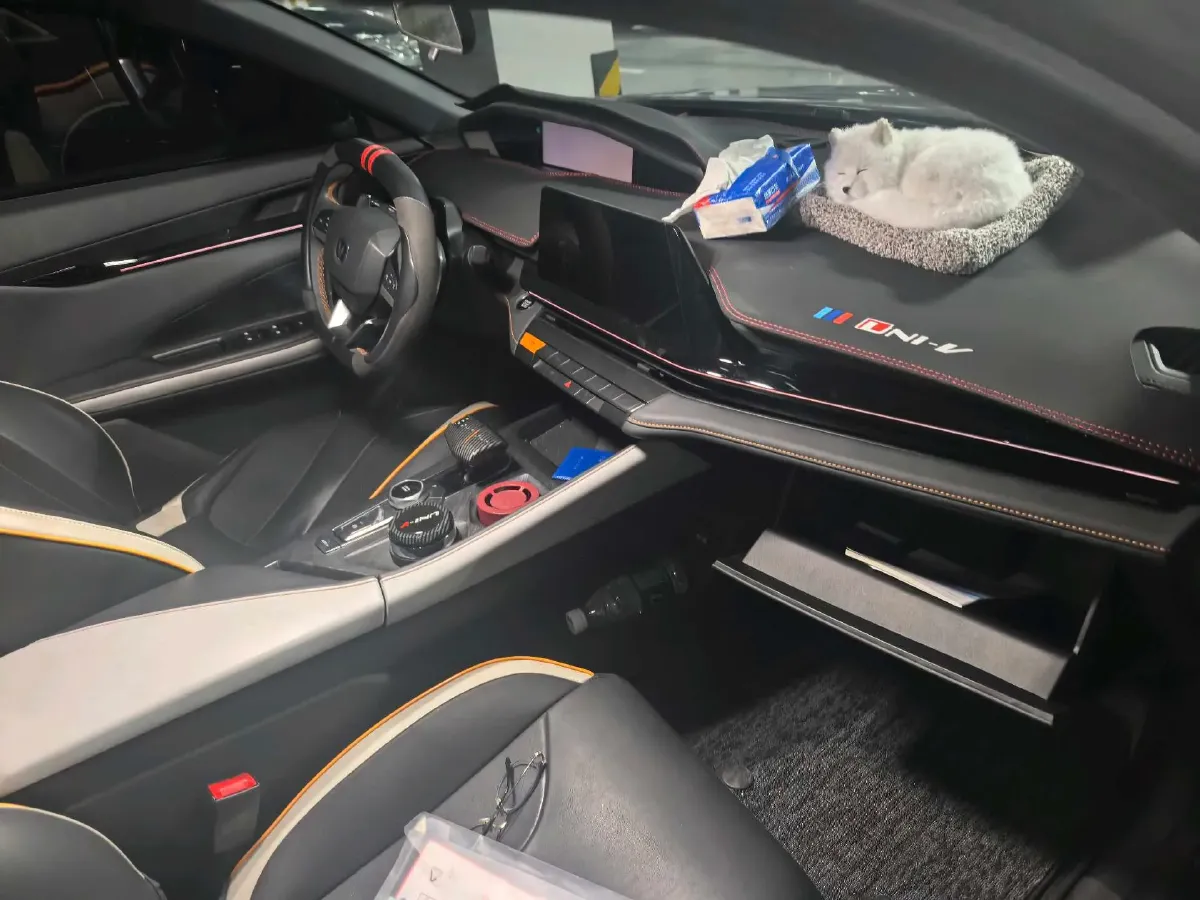 2023 ChangAn UNI-V 1.5T 188HP L4 7DCT,autocango,china used car exporter,china ev exporter,chinese used car exporter,chinese used ev exporter