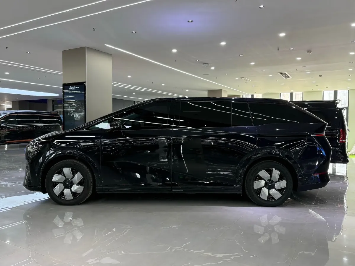 2024 Xpeng X9 BEV 101.5KWH,autocango,china used car exporter,china ev exporter,chinese used car exporter,chinese used ev exporter