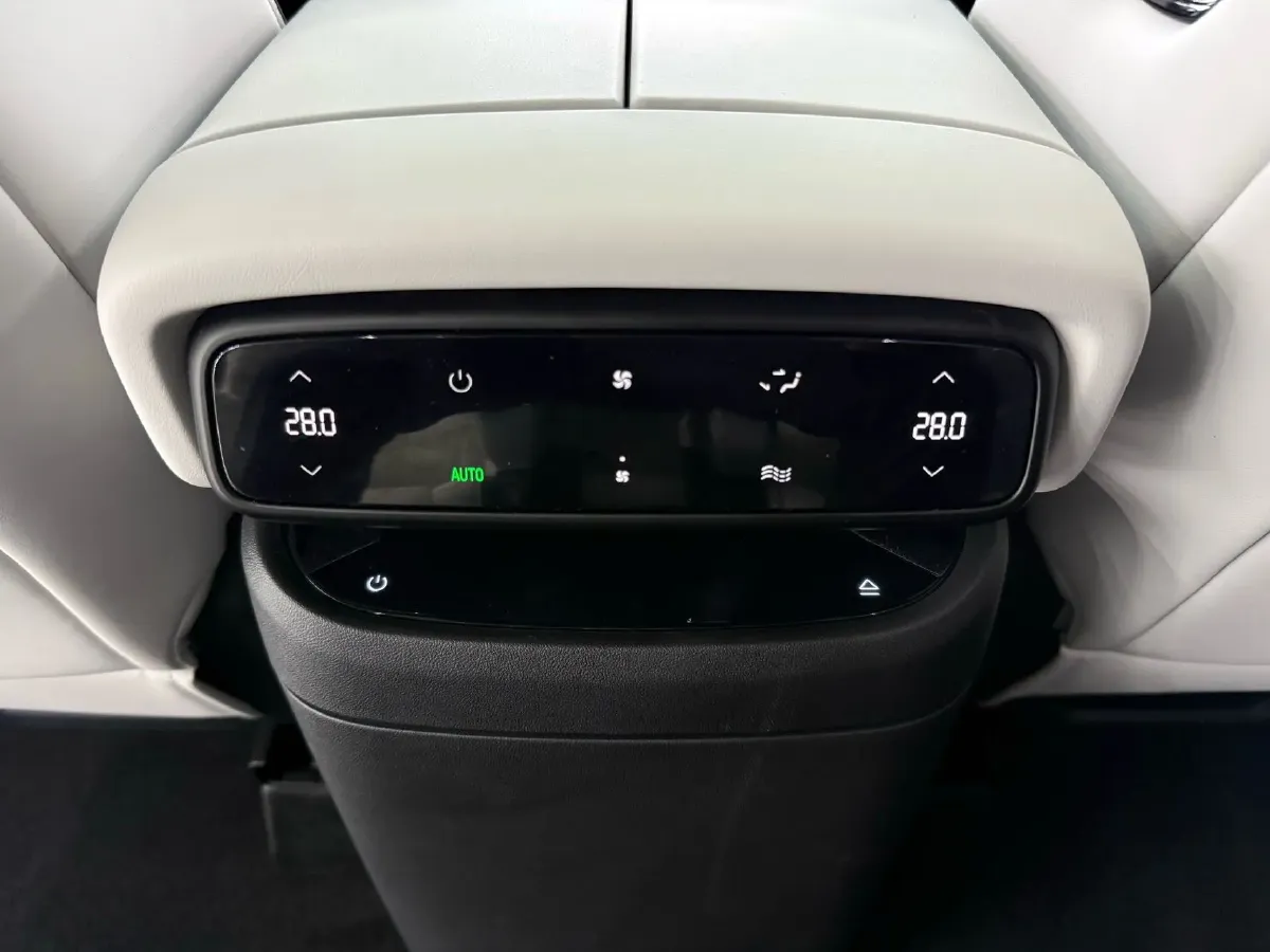 2024 Xpeng X9 BEV 101.5KWH,autocango,china used car exporter,china ev exporter,chinese used car exporter,chinese used ev exporter