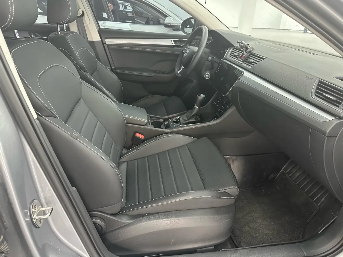 2023 Skoda Superb 1.4T 150HP L4 7DCT,autocango,china used car exporter,china ev exporter,chinese used car exporter,chinese used ev exporter