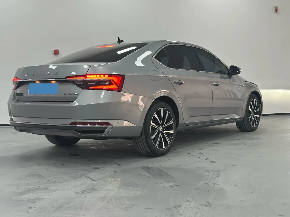 2023 Skoda Superb 1.4T 150HP L4 7DCT,autocango,china used car exporter,china ev exporter,chinese used car exporter,chinese used ev exporter
