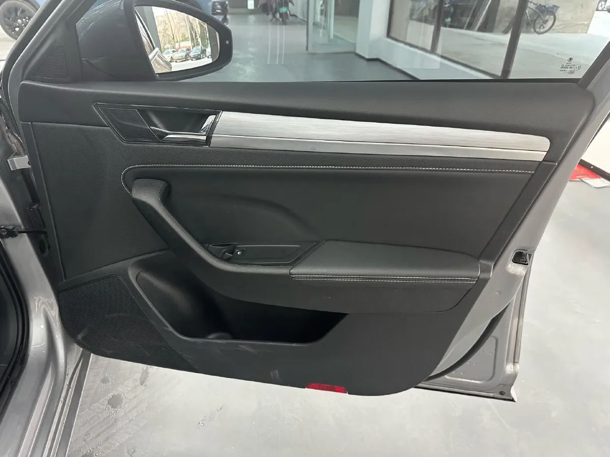 2023 Skoda Superb 1.4T 150HP L4 7DCT,autocango,china used car exporter,china ev exporter,chinese used car exporter,chinese used ev exporter